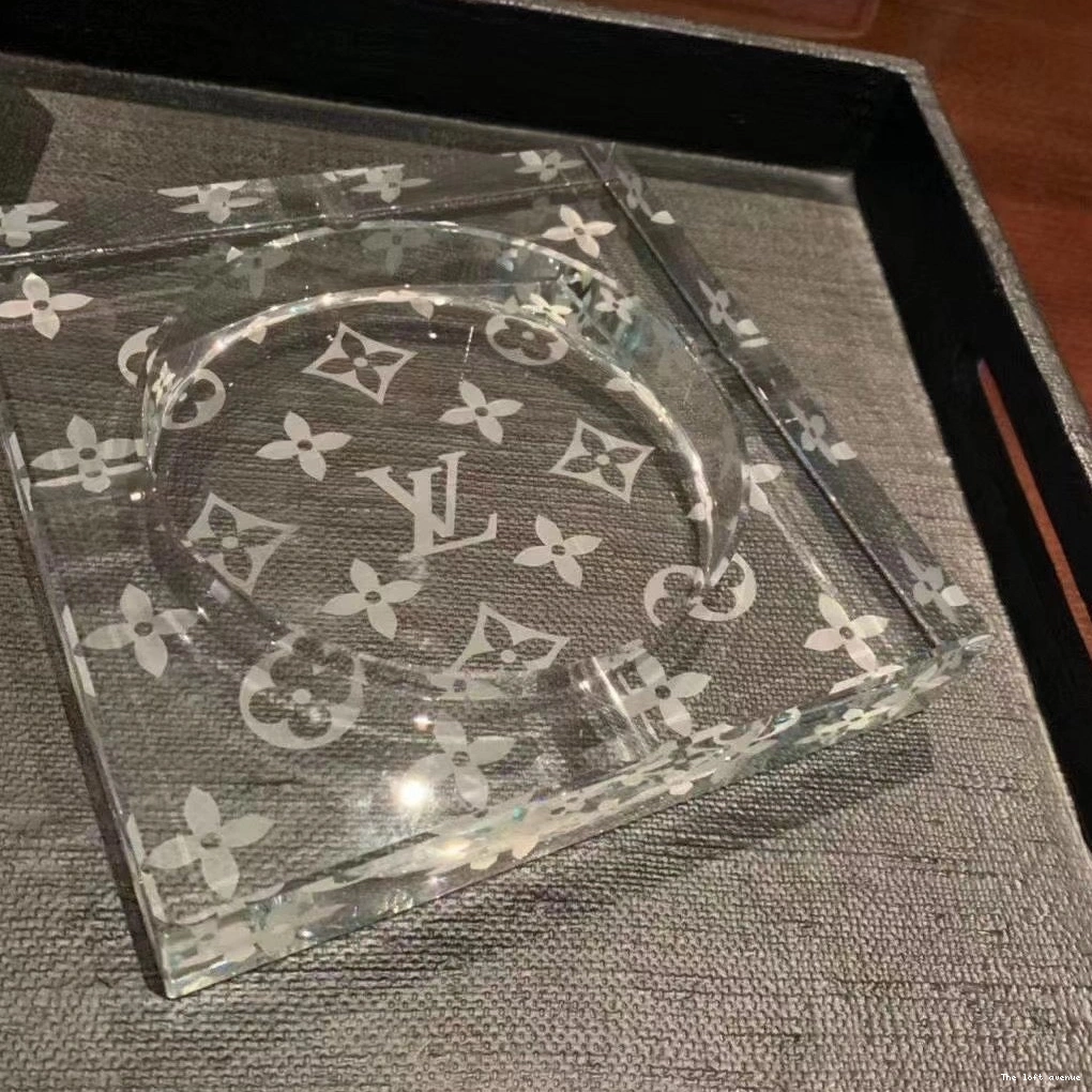 LV CUSTOM ASHTRAY 0808